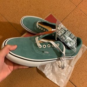 era pro vans. Size 8, oil blue/oak bluff colorway